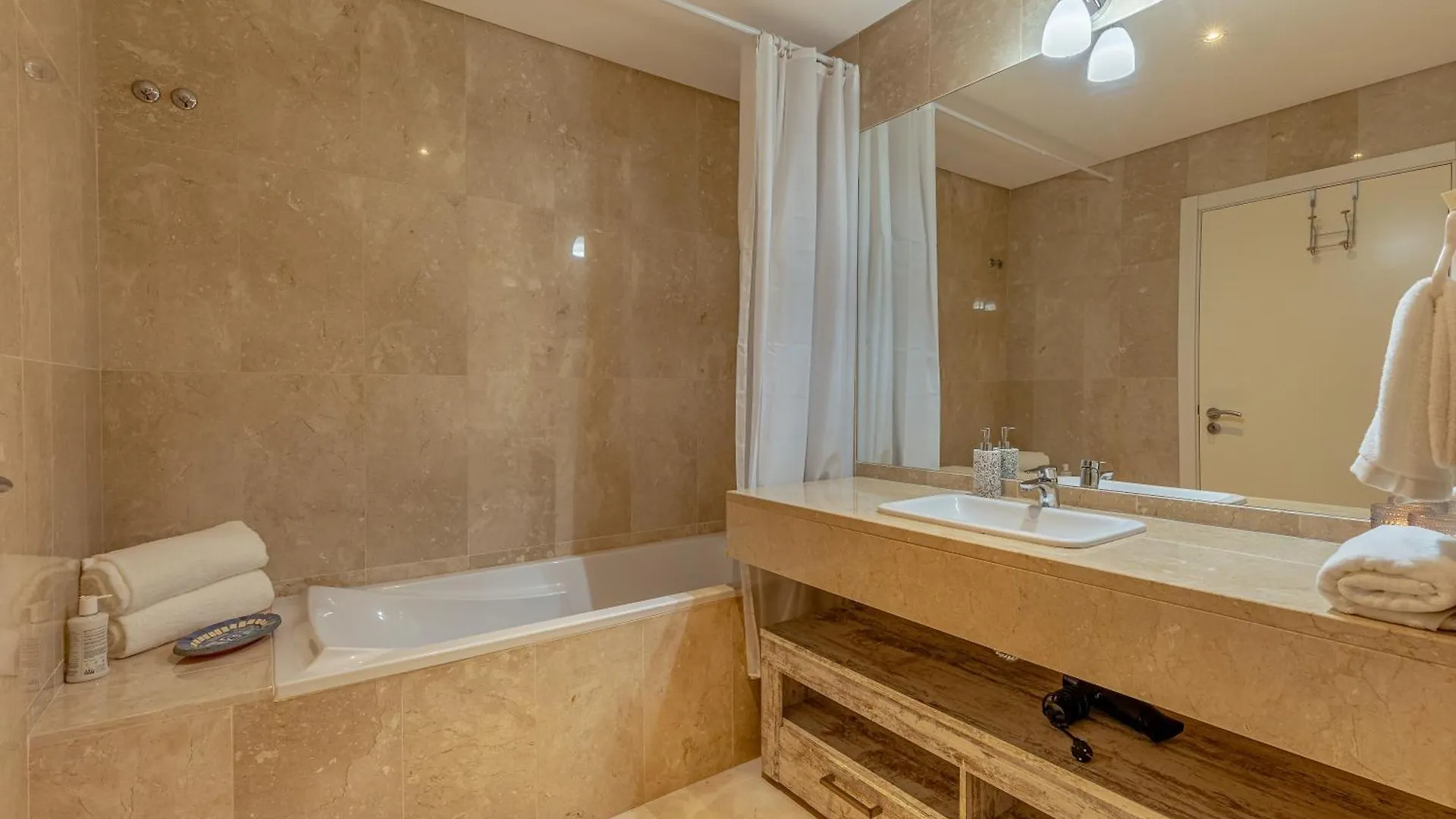 Kaizen Home & Pool Funchal  Funchal (Madeira)